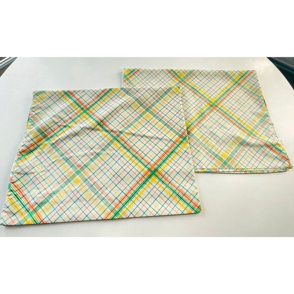 Vintage 1970s pillowcases set, bright yellow green geometric plaid, pair - Picture 4 of 8